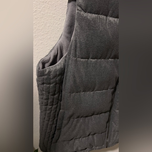Old Navy Women's Quilted Gray Puffer Vest Zip Up Fleece Warm Size XXL - Picture 3 of 8
